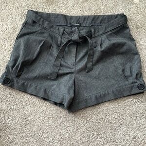 Eyeshadow High Rise Shorts‎